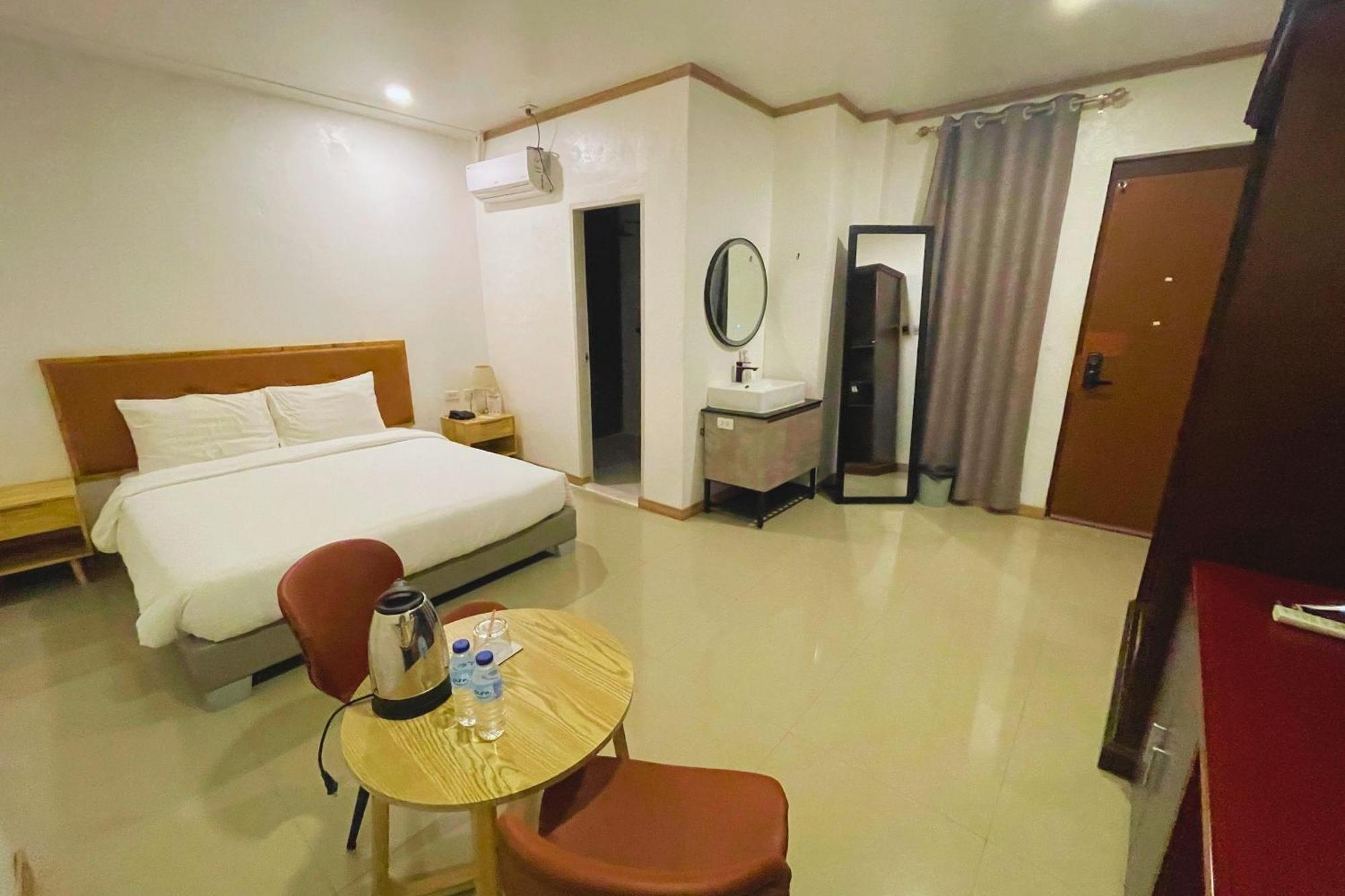 Hotel Halo Angeles City Room photo