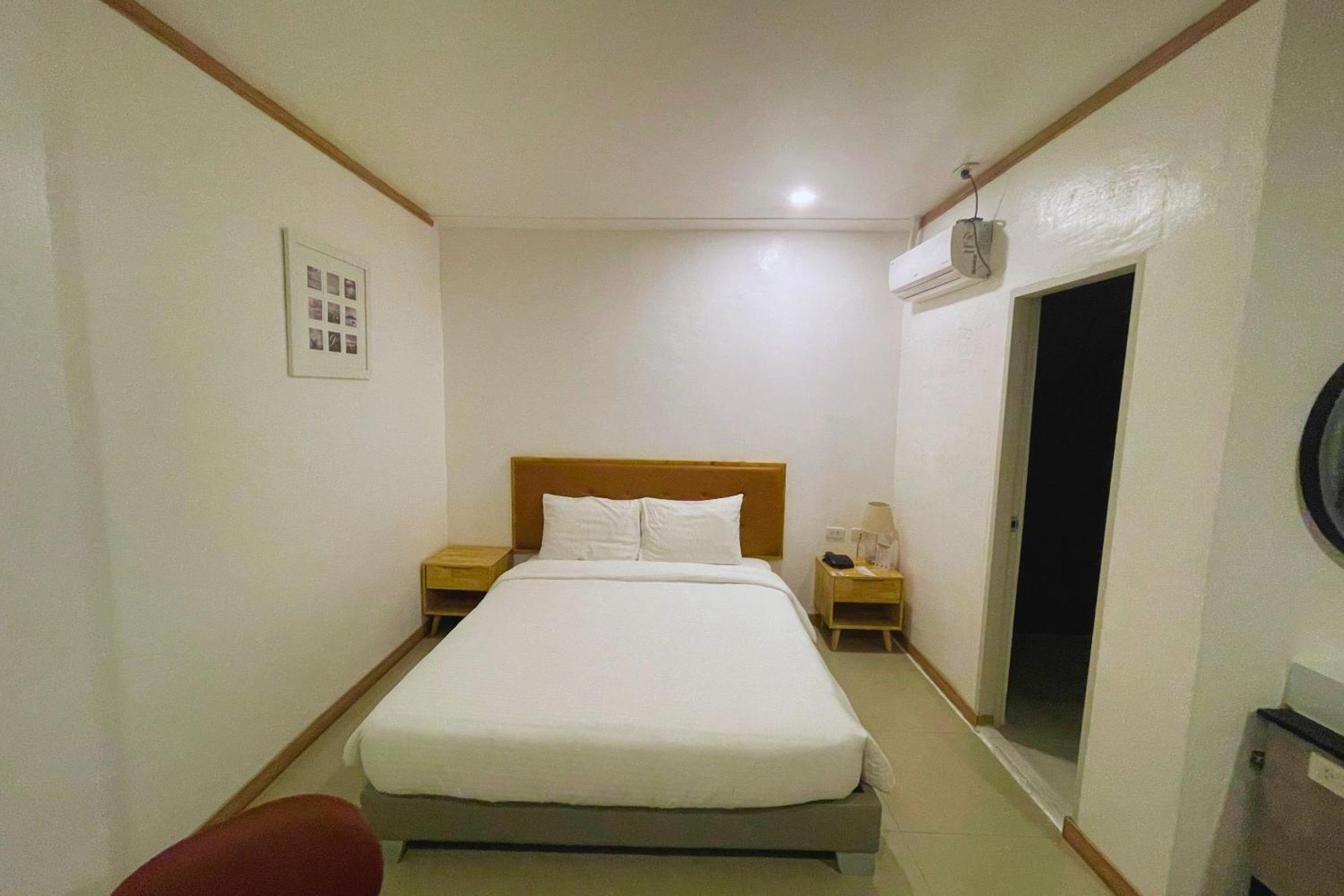 Hotel Halo Angeles City Room photo